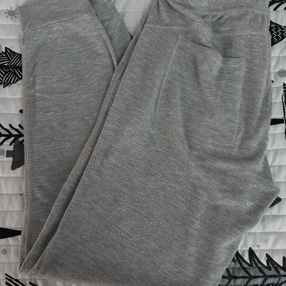 Alo Soho Sweatpant - Picture 5 of 5